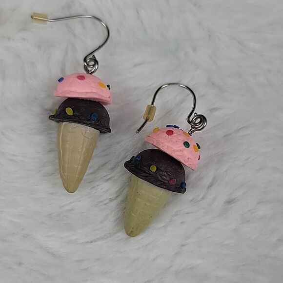 Novelty Earrings... Ice cream cones, pizza and Zippers - Picture 2 of 4